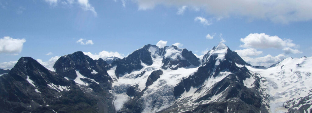 Berglandschaft mit Schnee für Kristallfeld Mantras